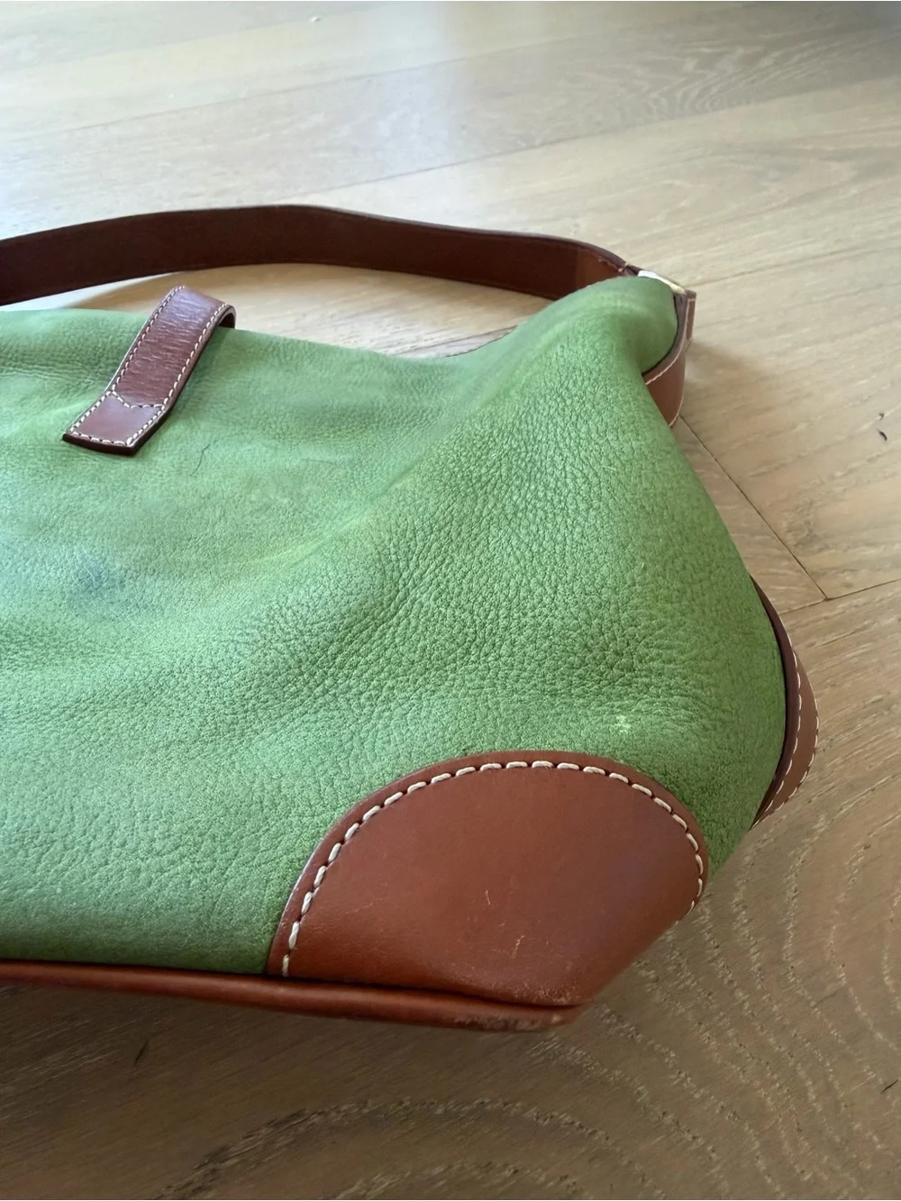 Vintage Dooney & Bourke Green Leather Shoulder Bag w/ Brown Trim and Gold Charm - Picture 11 of 13